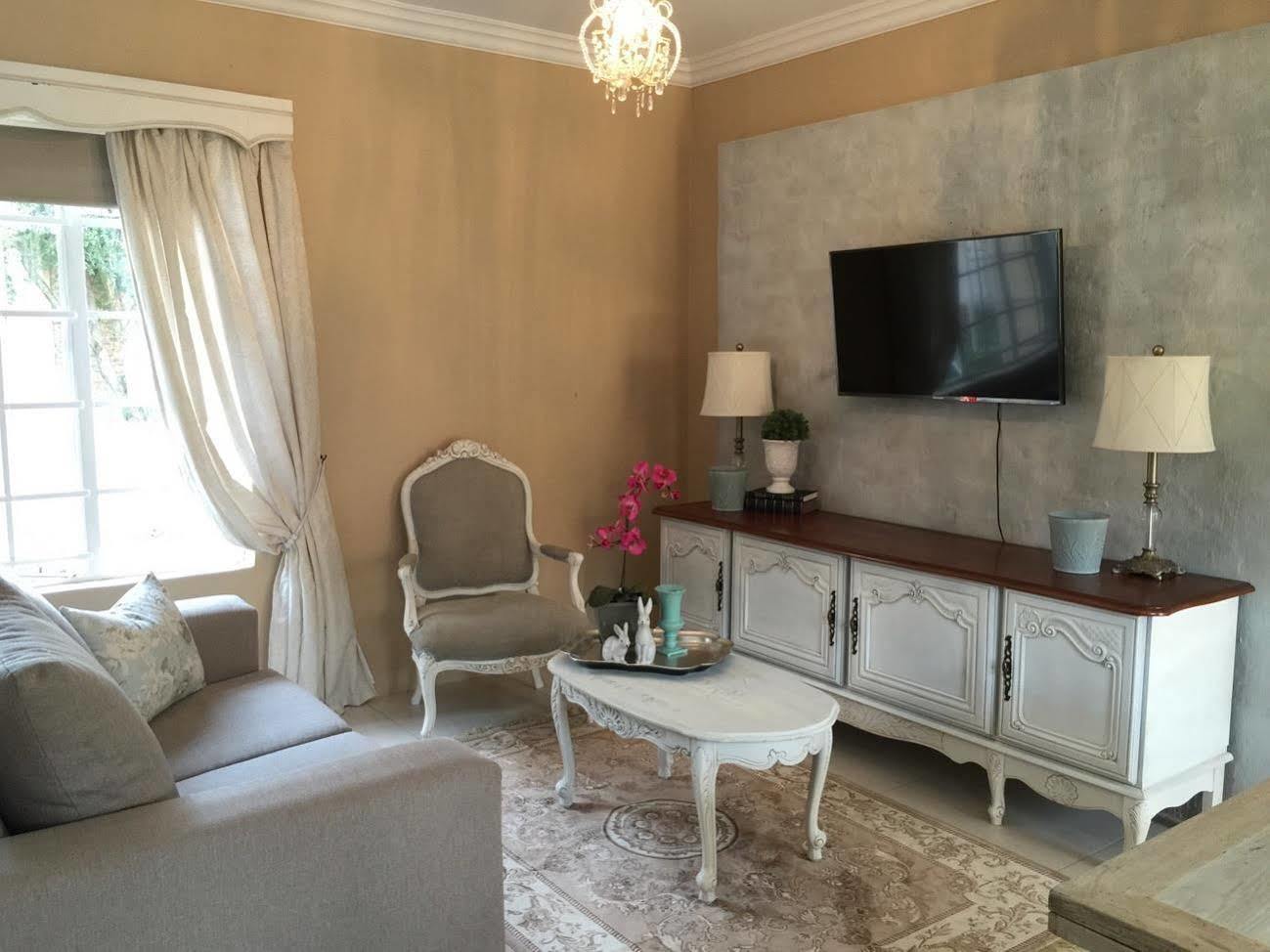 Nouveau Studios Претория Экстерьер фото